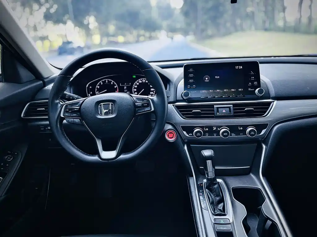 Honda Accord — фото 8
