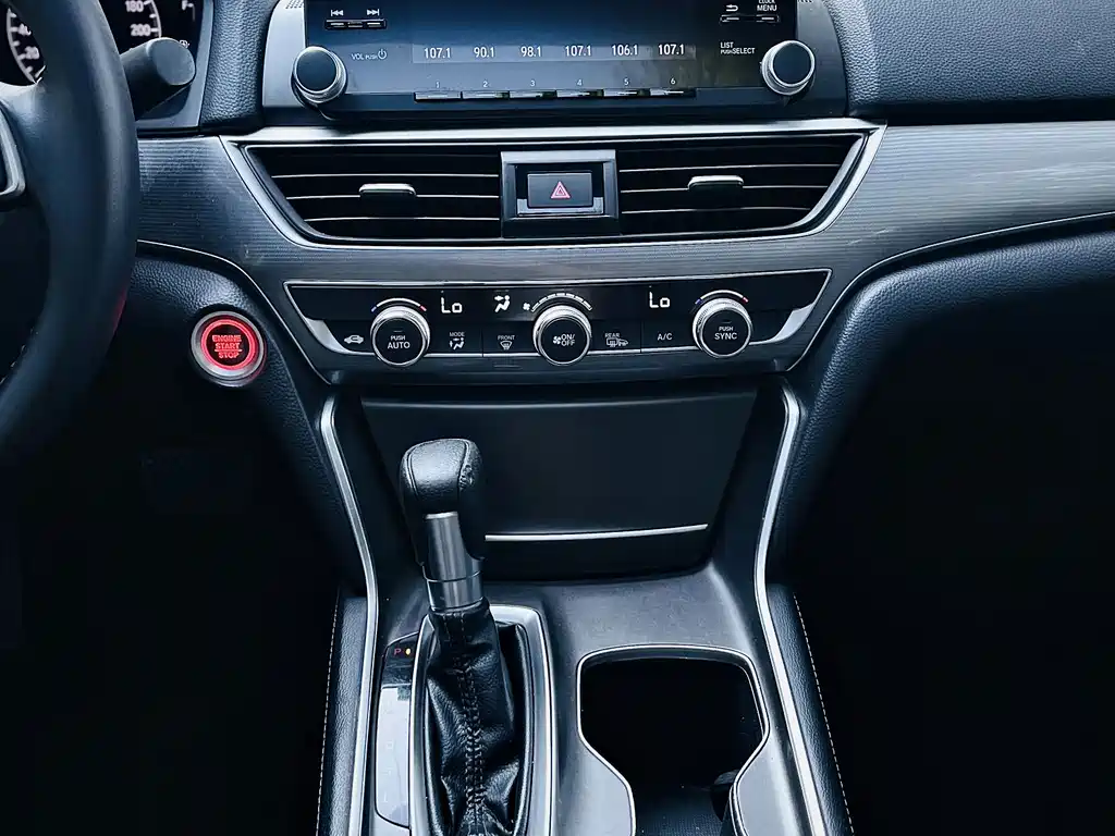 Honda Accord — фото 9