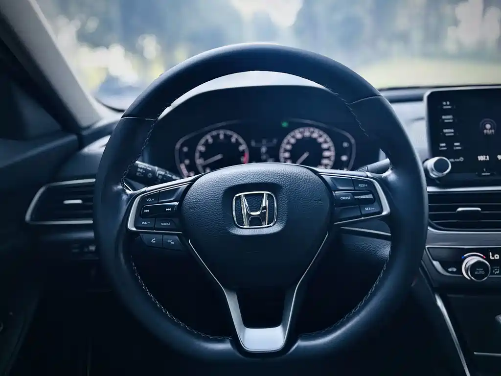 Honda Accord — фото 10