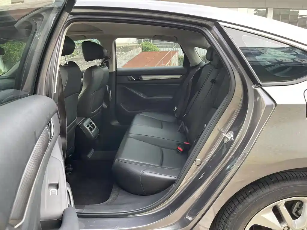 Honda Accord — фото 6