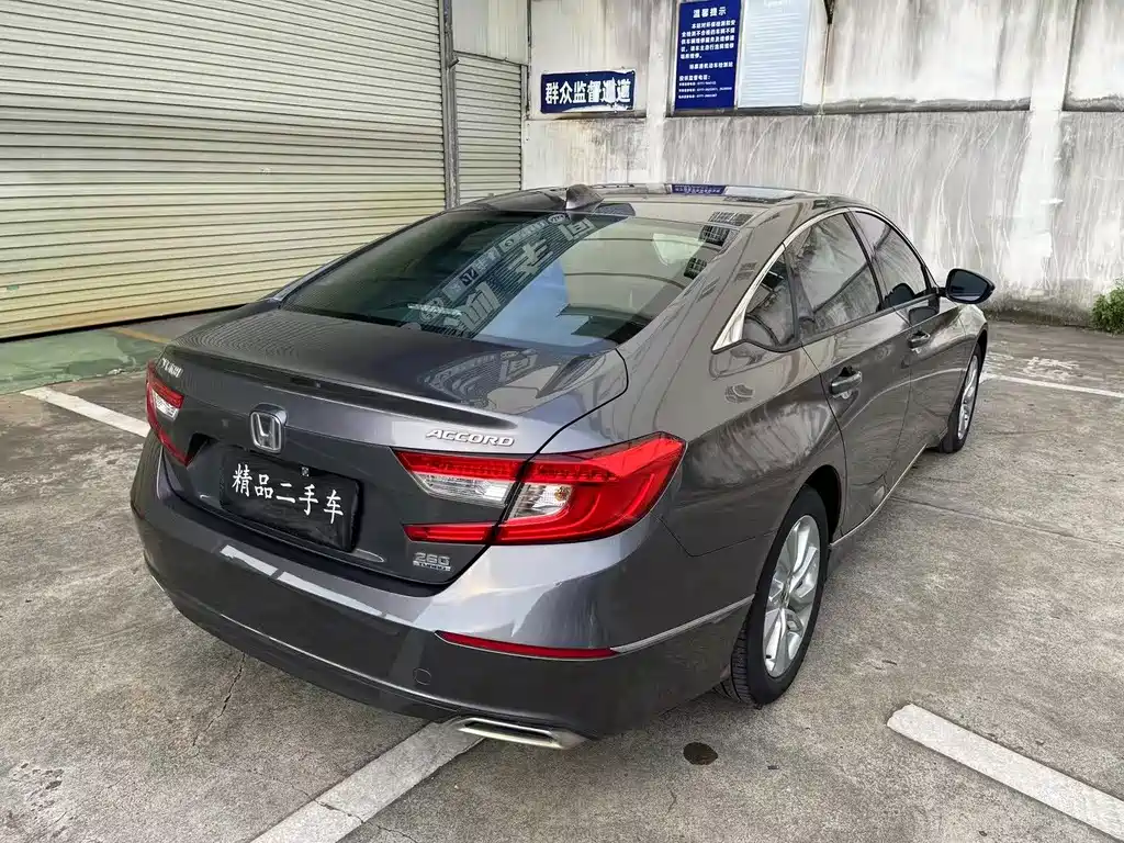 Honda Accord — фото 9