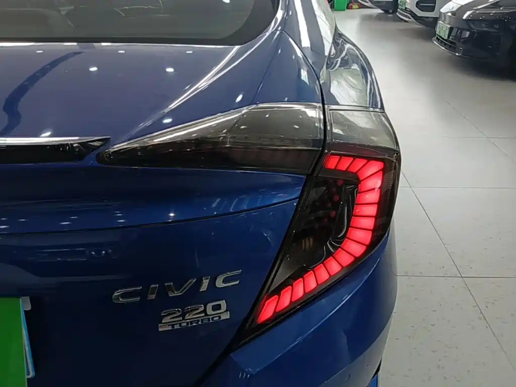 Honda Civic — фото 8