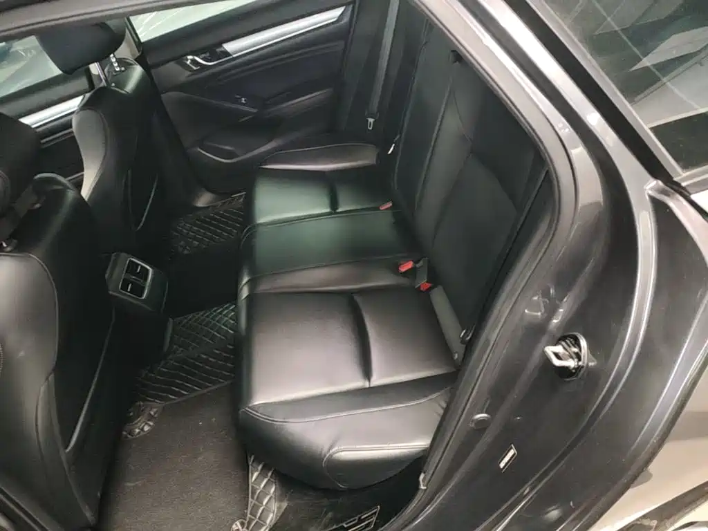Honda Accord — фото 17