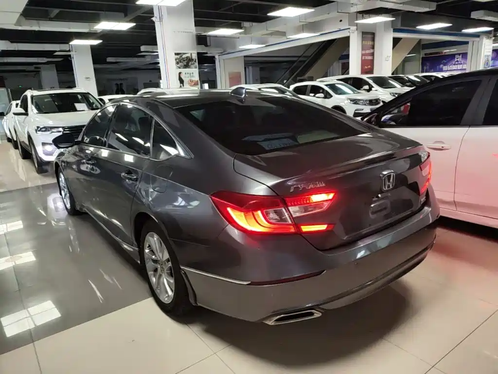 Honda Accord — фото 5