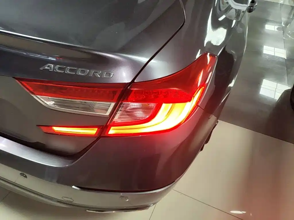 Honda Accord — фото 8