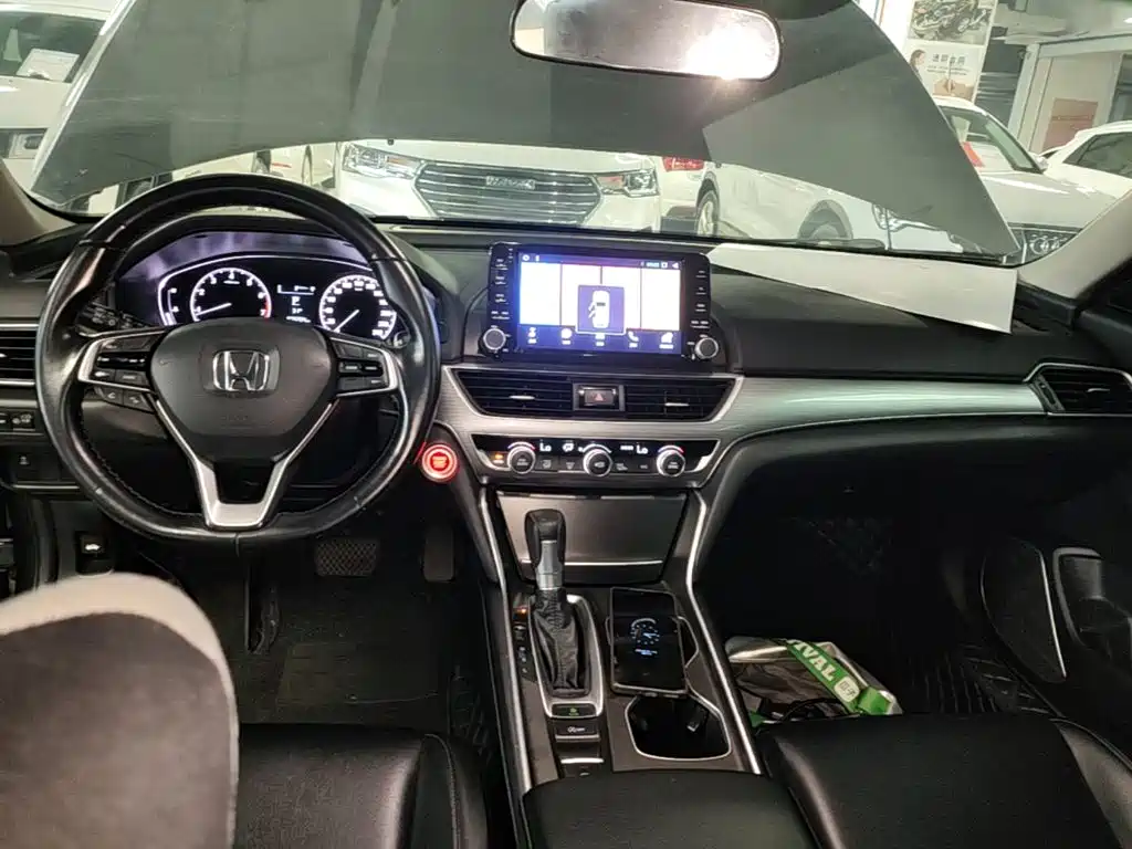 Honda Accord — фото 10