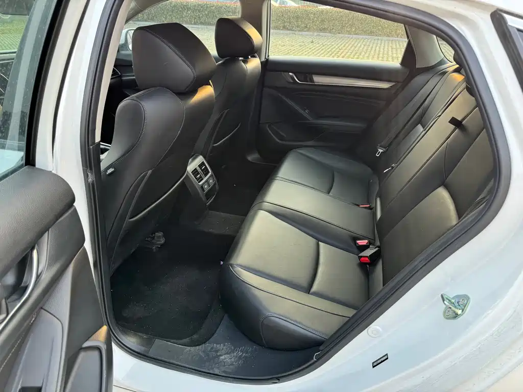 Honda Accord — фото 4