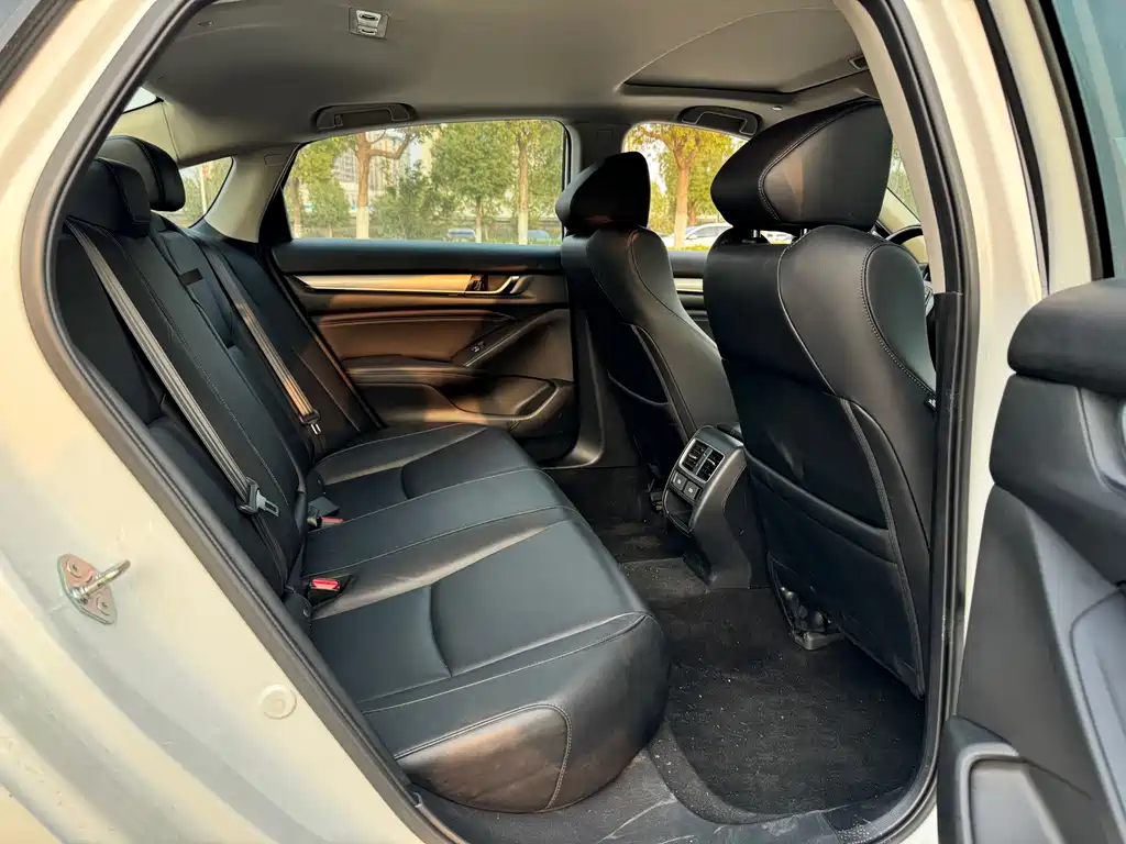 Honda Accord — фото 6