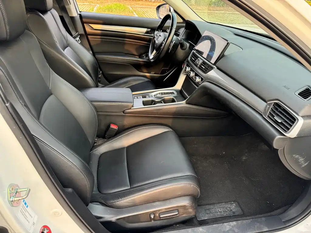 Honda Accord — фото 7