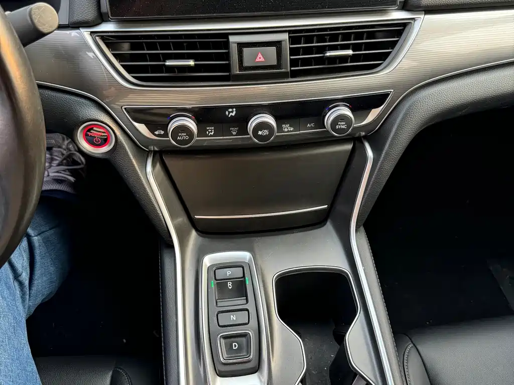 Honda Accord — фото 8