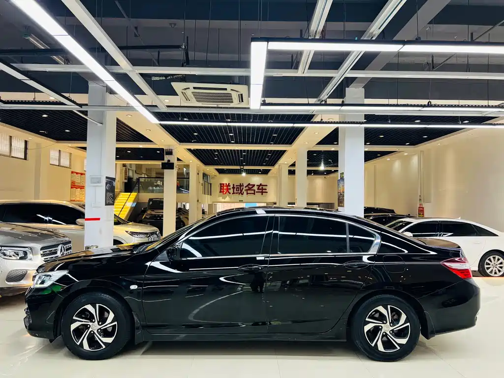 Honda Accord — фото 15