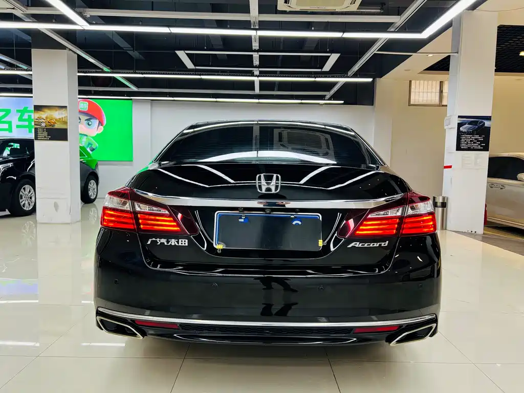 Honda Accord — фото 17