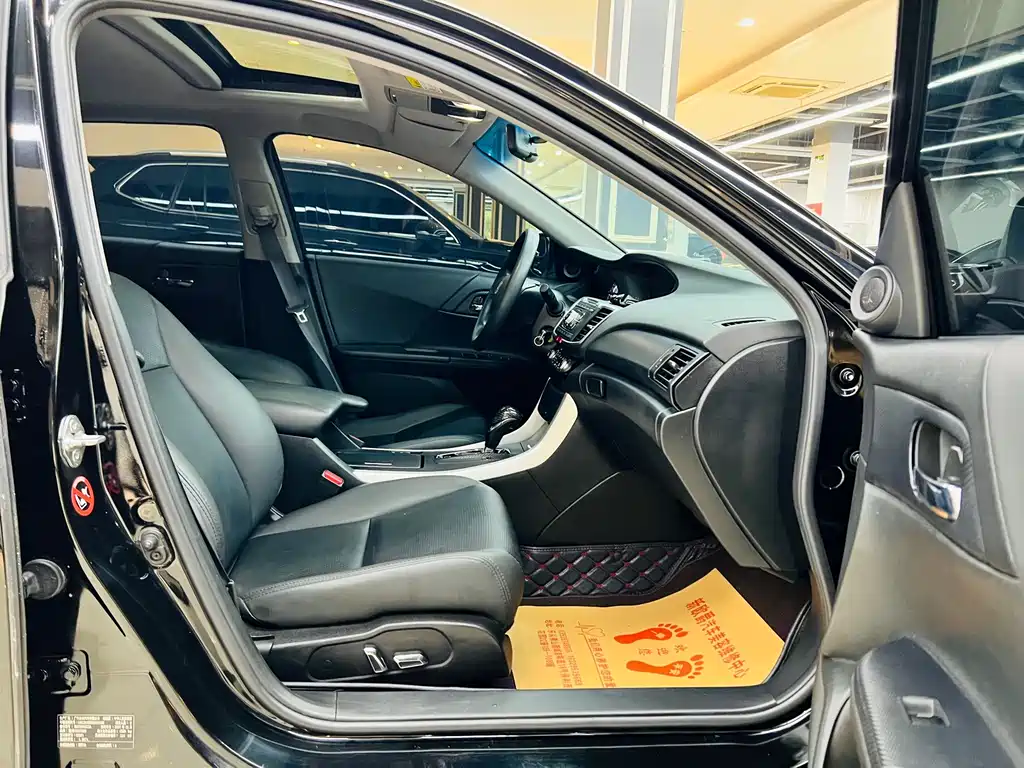 Honda Accord — фото 9