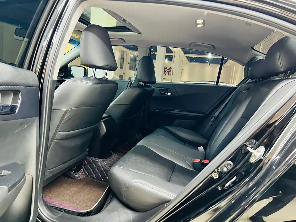 Honda Accord — фото 10