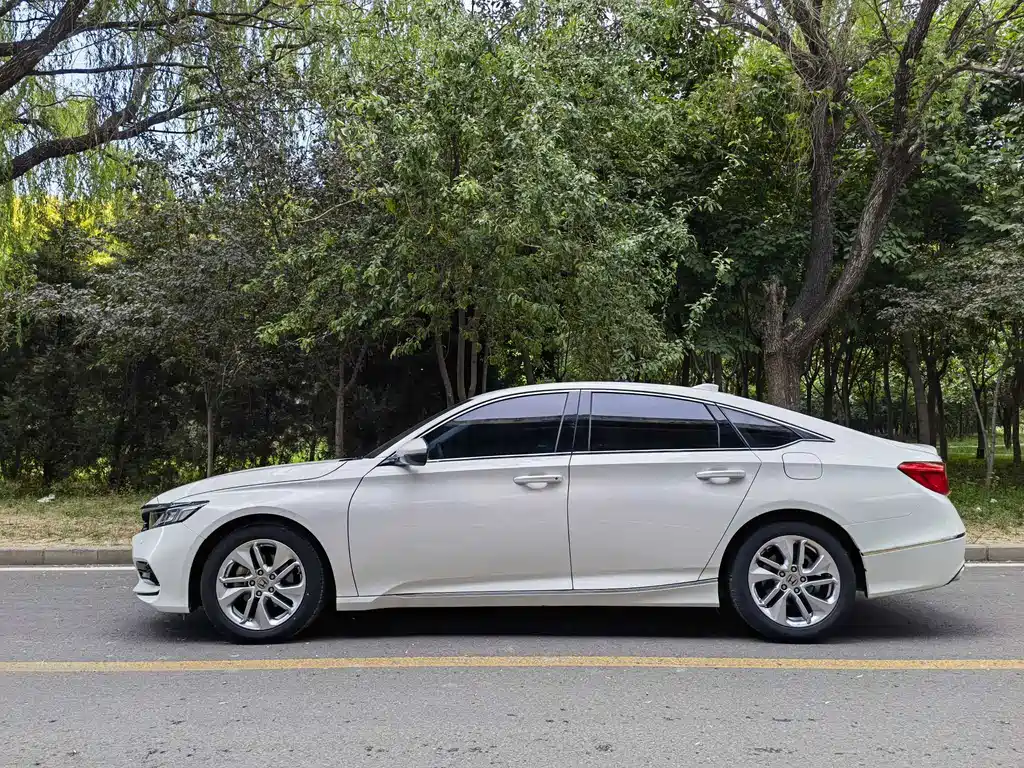 Honda Accord — фото 3
