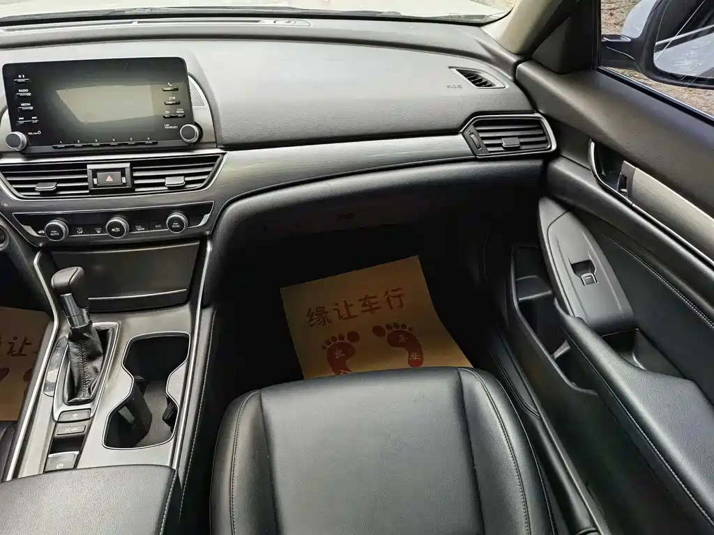 Honda Accord — фото 10