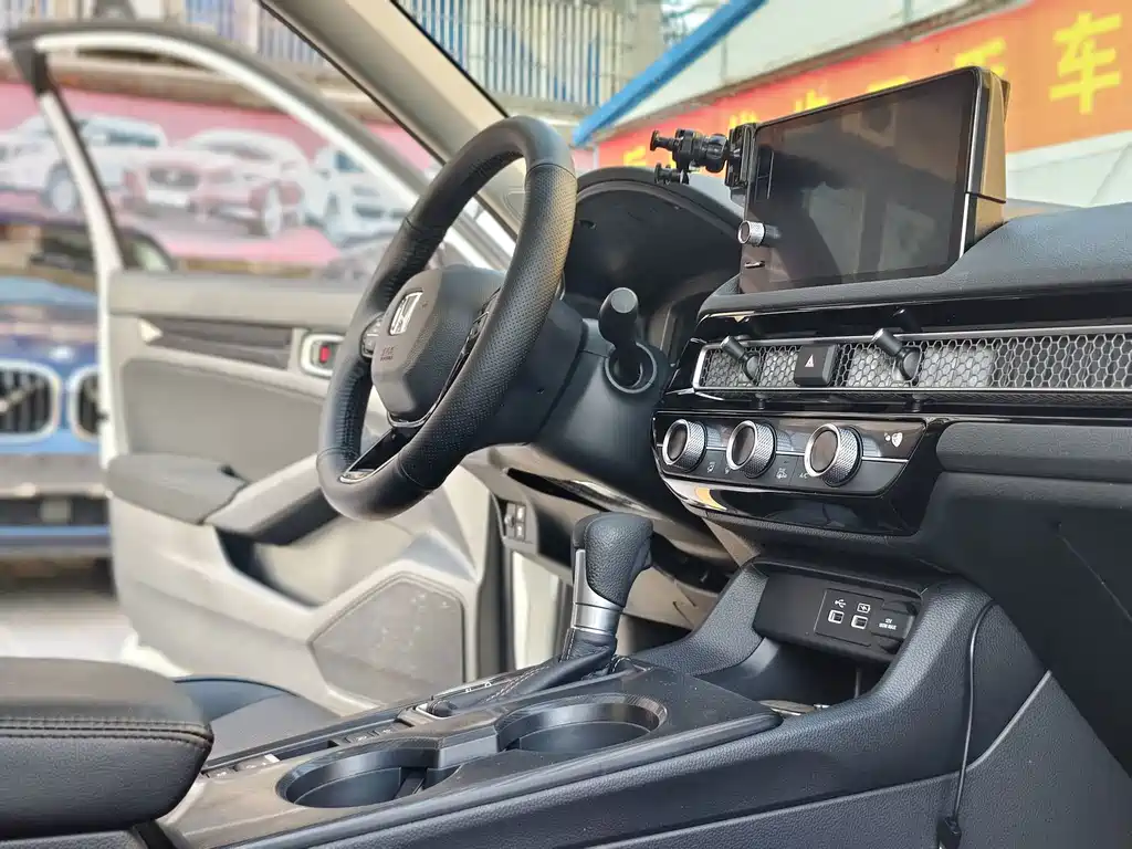 Honda Civic — фото 11