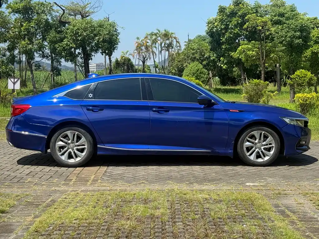 Honda Accord — фото 11