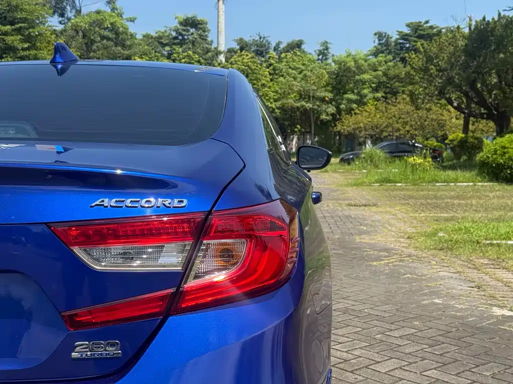Honda Accord — фото 18