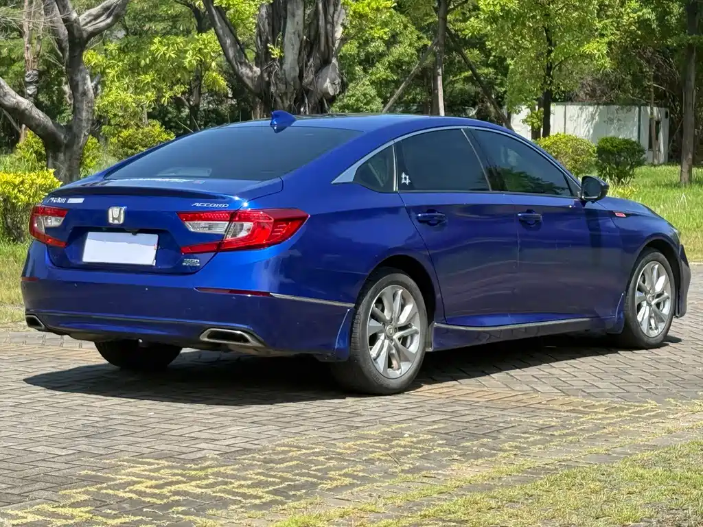 Honda Accord — фото 9