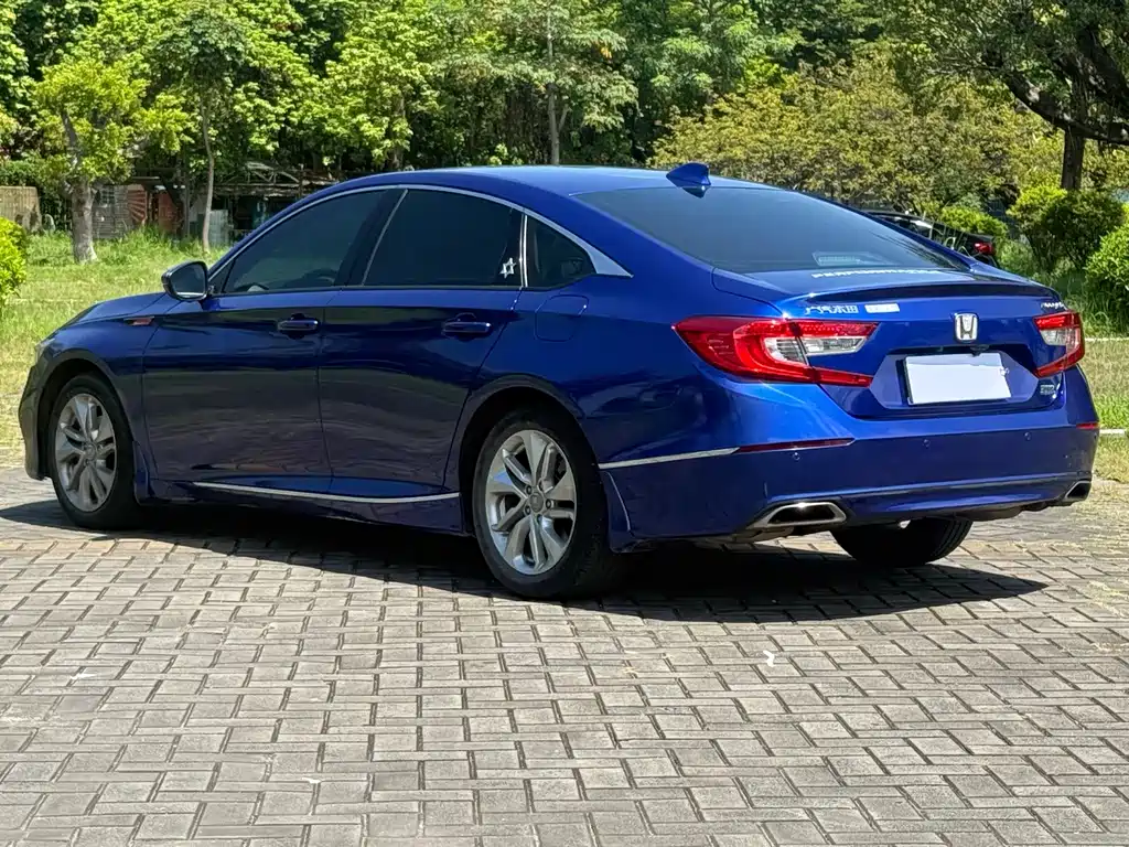 Honda Accord — фото 10