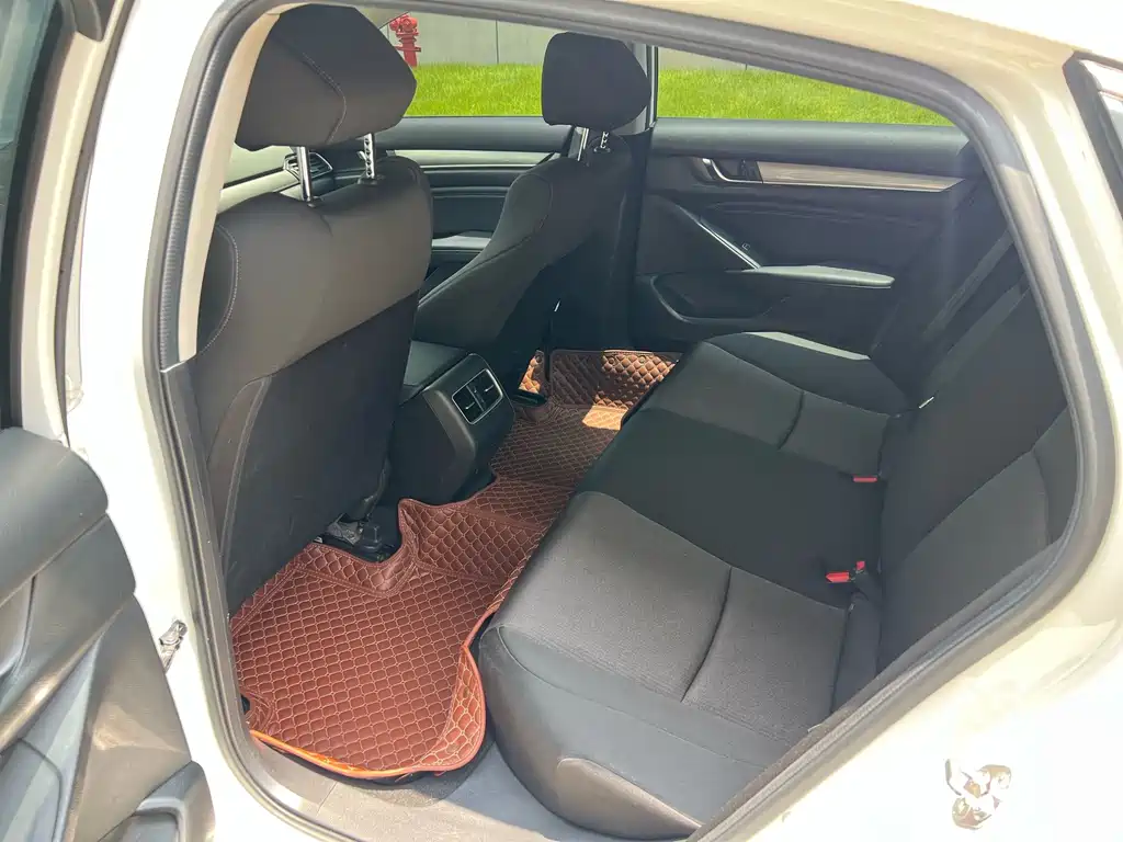 Honda Accord — фото 11
