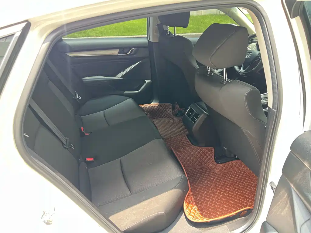 Honda Accord — фото 15