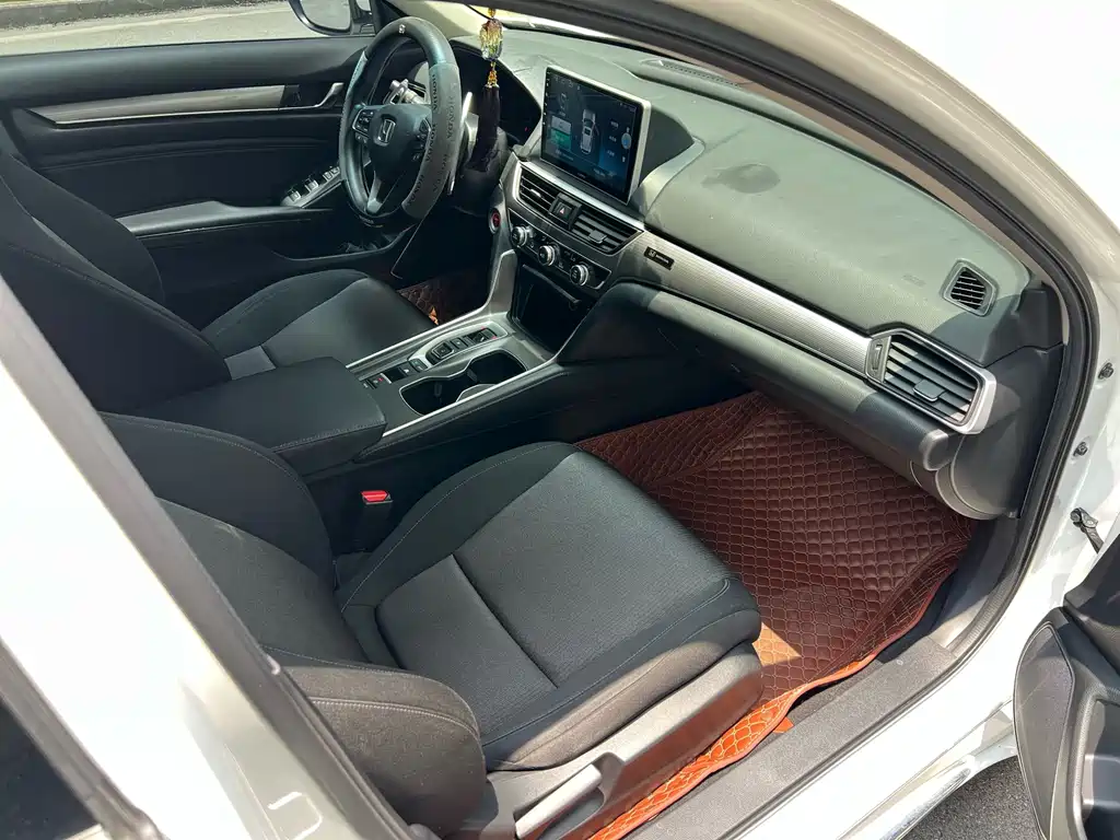 Honda Accord — фото 17