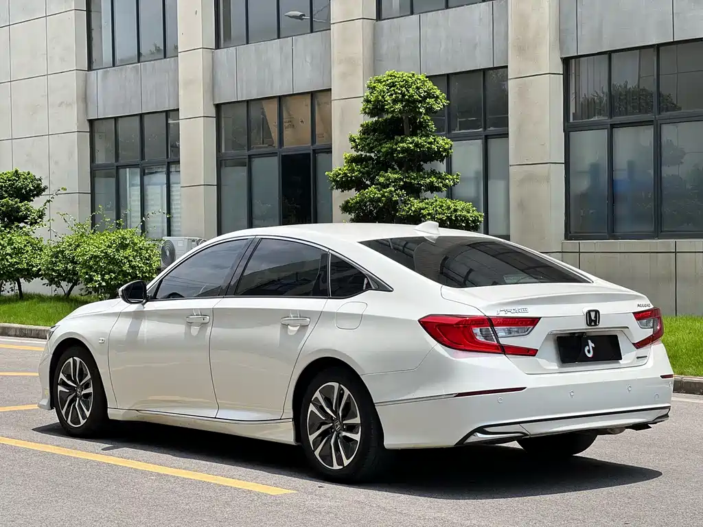 Honda Accord — фото 7