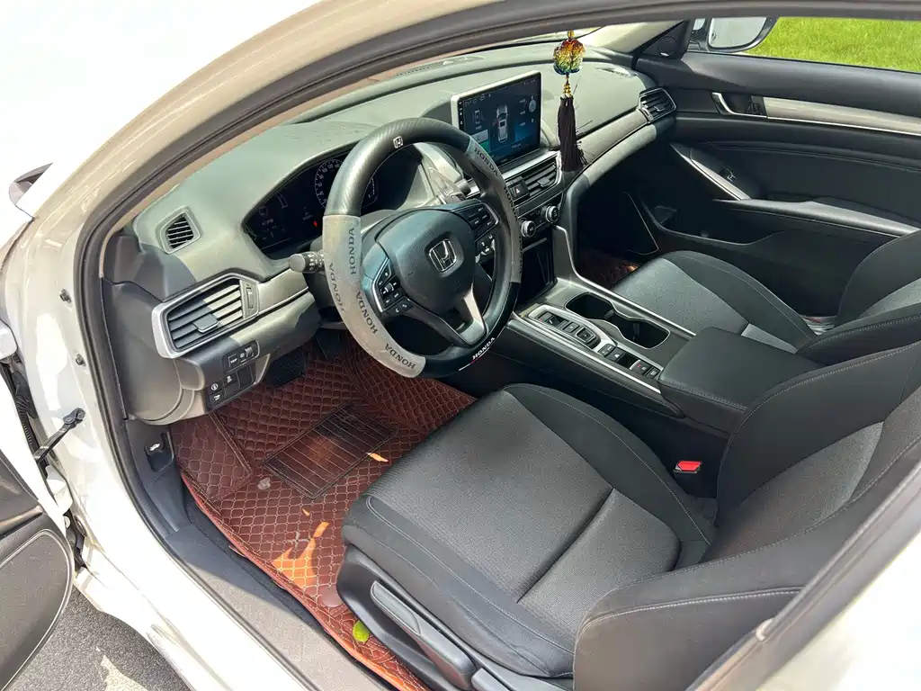 Honda Accord — фото 9