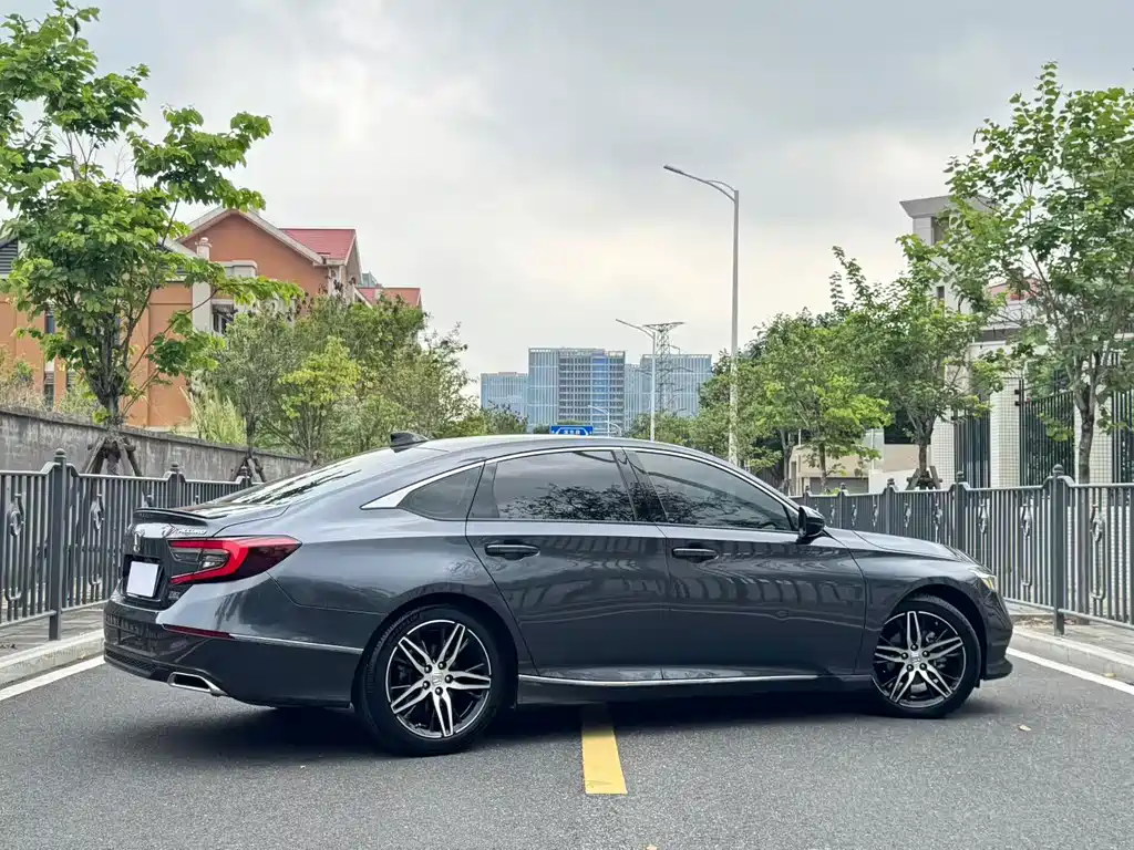 Honda Accord — фото 7