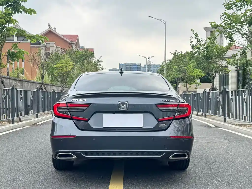 Honda Accord — фото 8