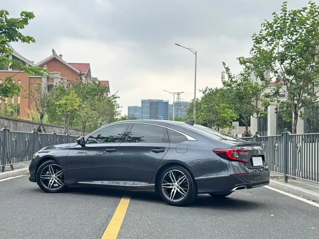Honda Accord — фото 9