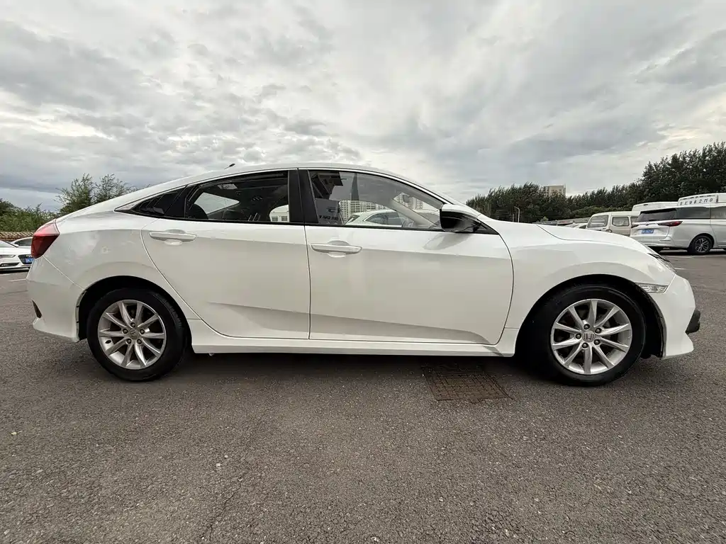 Honda Civic — фото 8