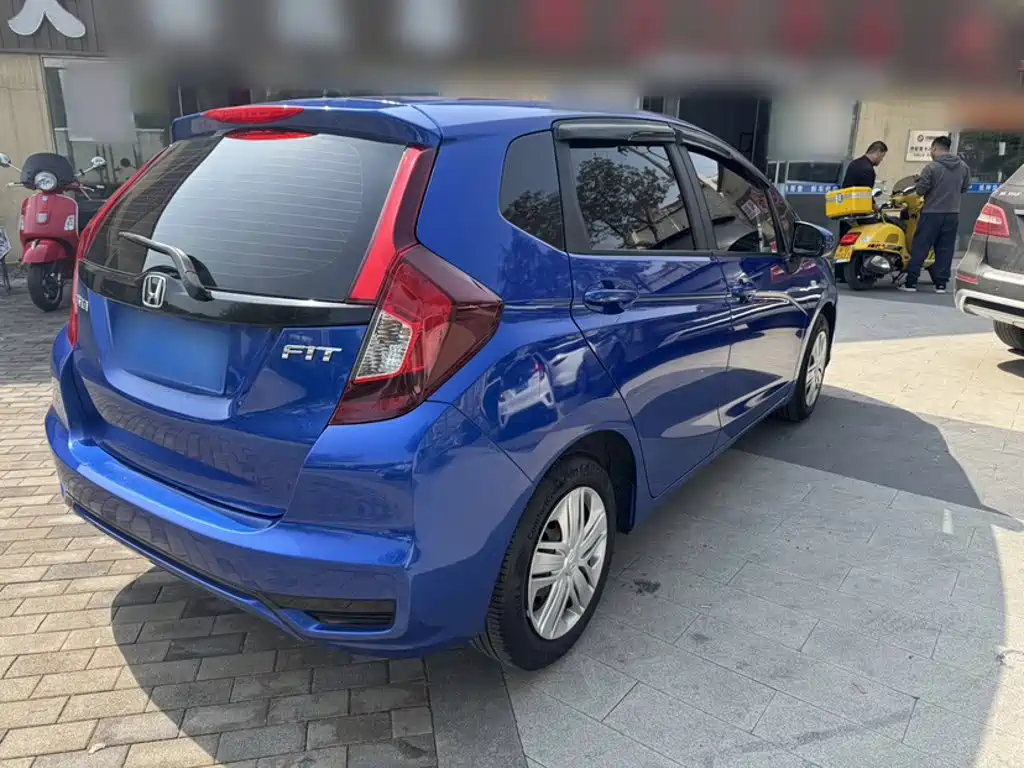 Honda Fit — фото 7