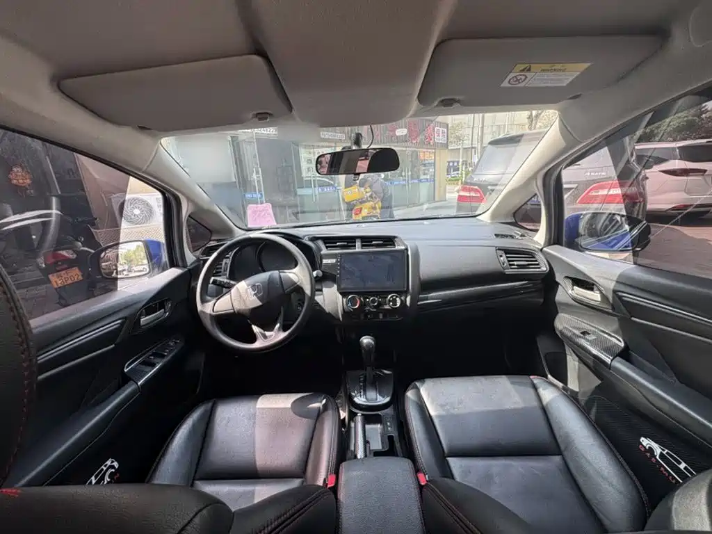 Honda Fit — фото 8