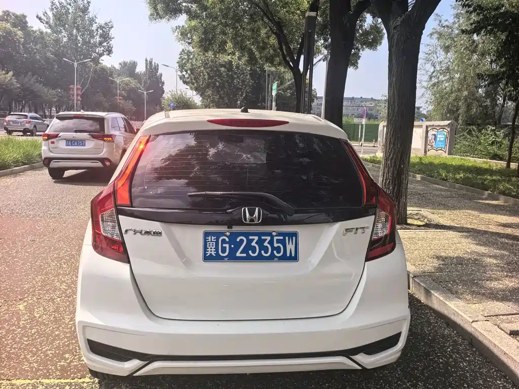 Honda Fit — фото 5