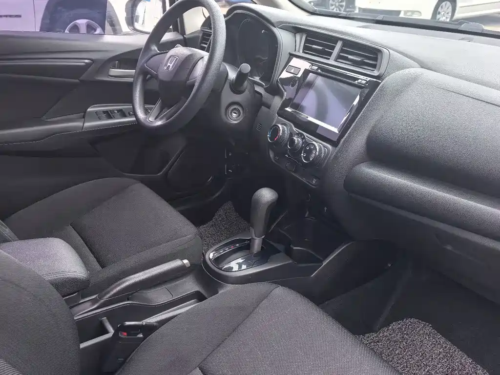 Honda Fit — фото 7