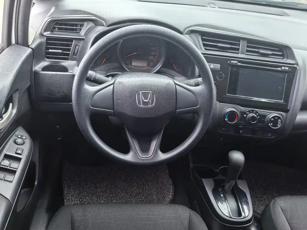 Honda Fit — фото 8