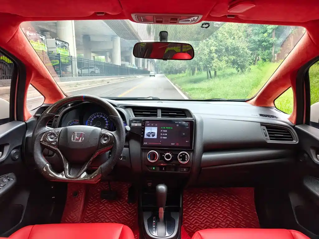 Honda Fit — фото 10