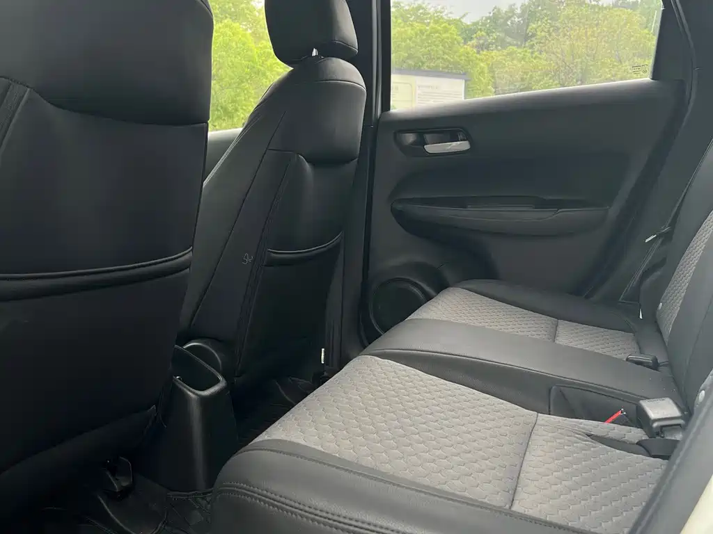 Honda Fit — фото 8
