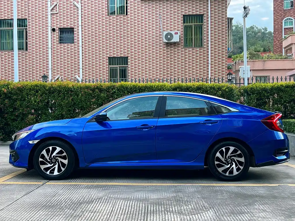 Honda Civic — фото 7