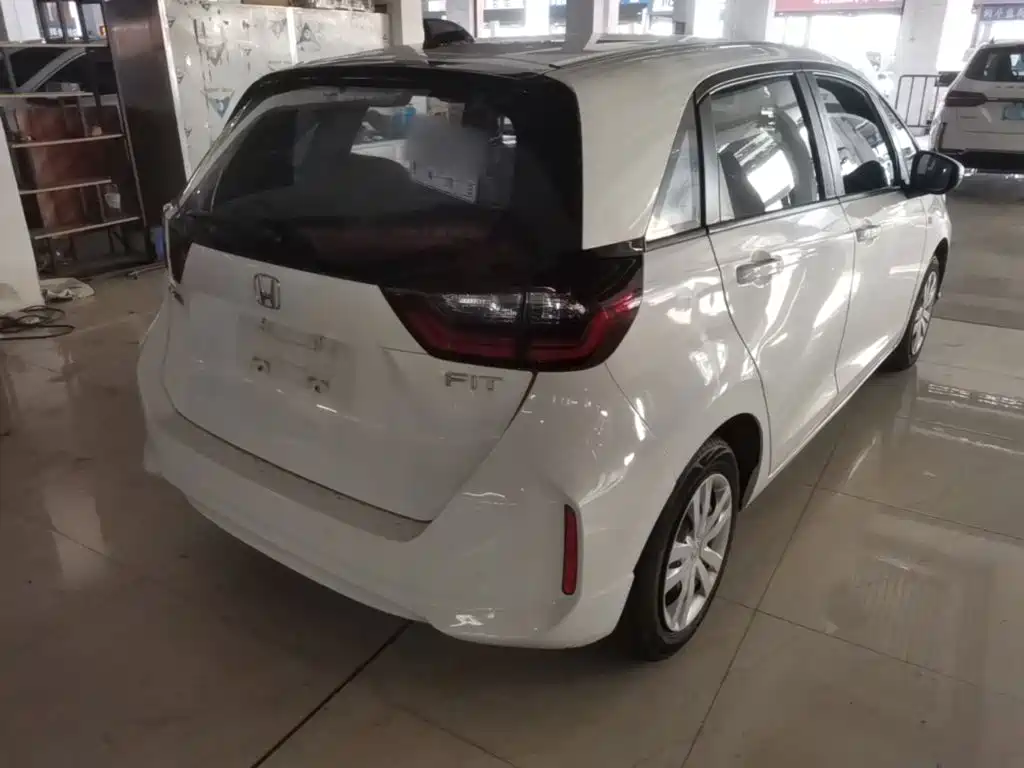 Honda Fit — фото 7