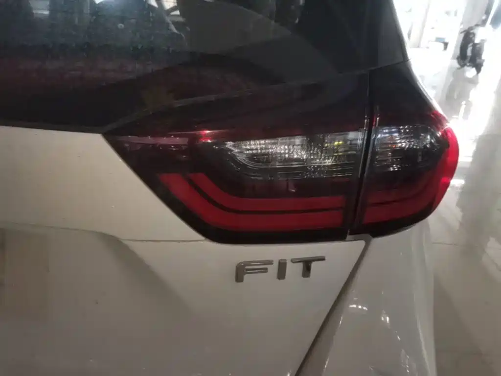 Honda Fit — фото 8