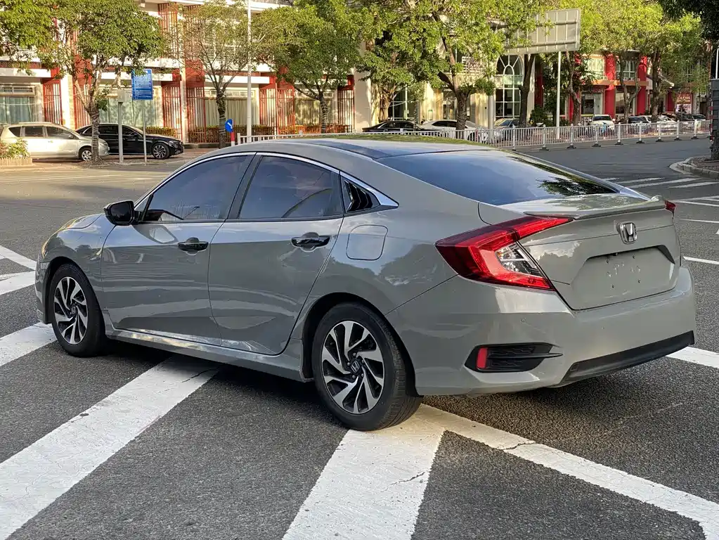 Honda Civic — фото 10