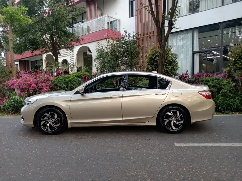 Honda Accord — фото 3