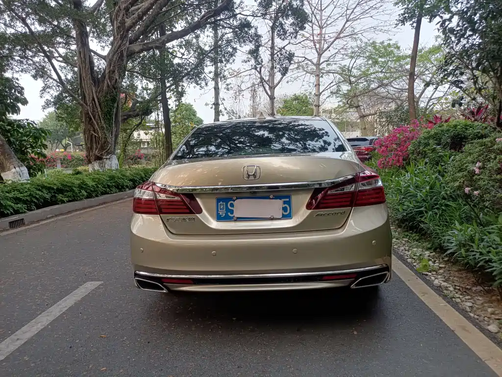 Honda Accord — фото 5