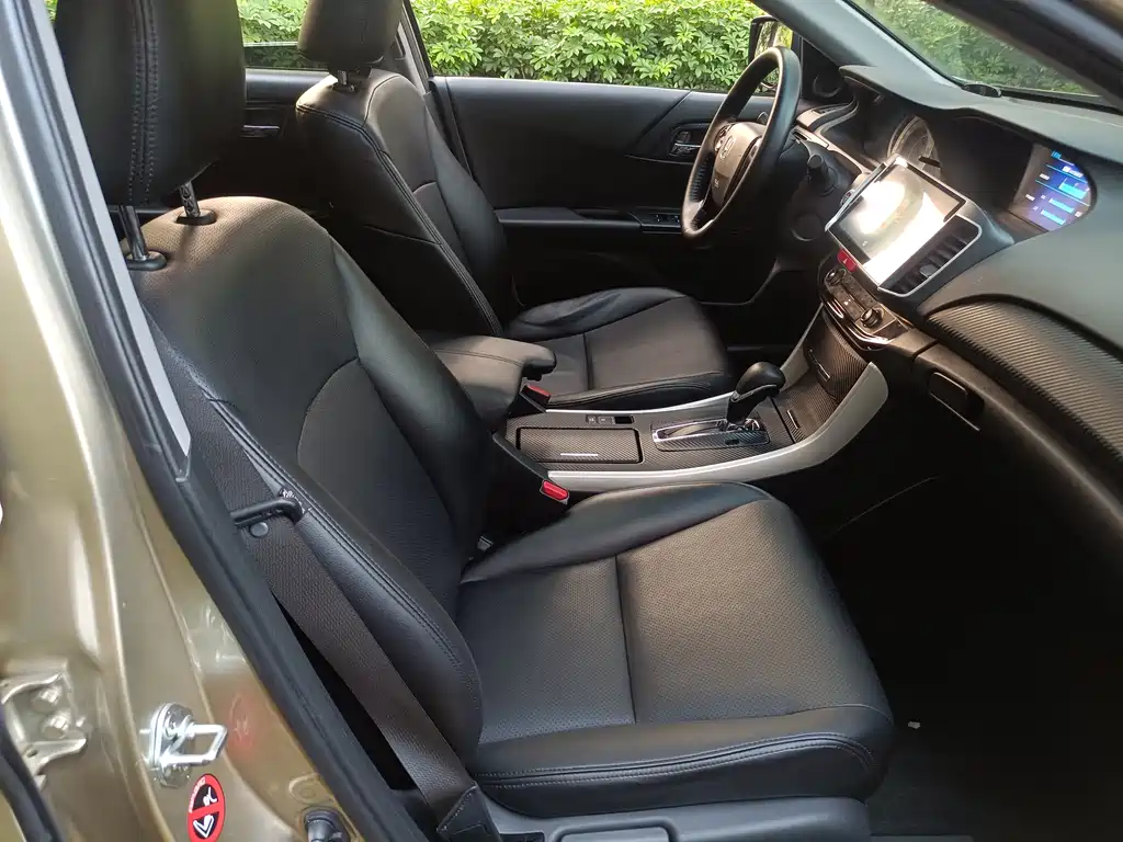 Honda Accord — фото 9