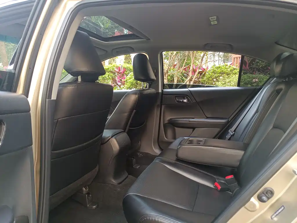 Honda Accord — фото 10