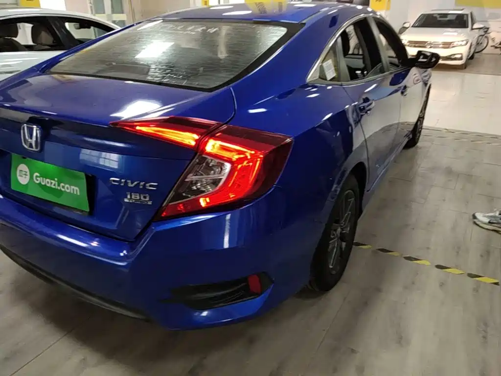 Honda Civic — фото 8